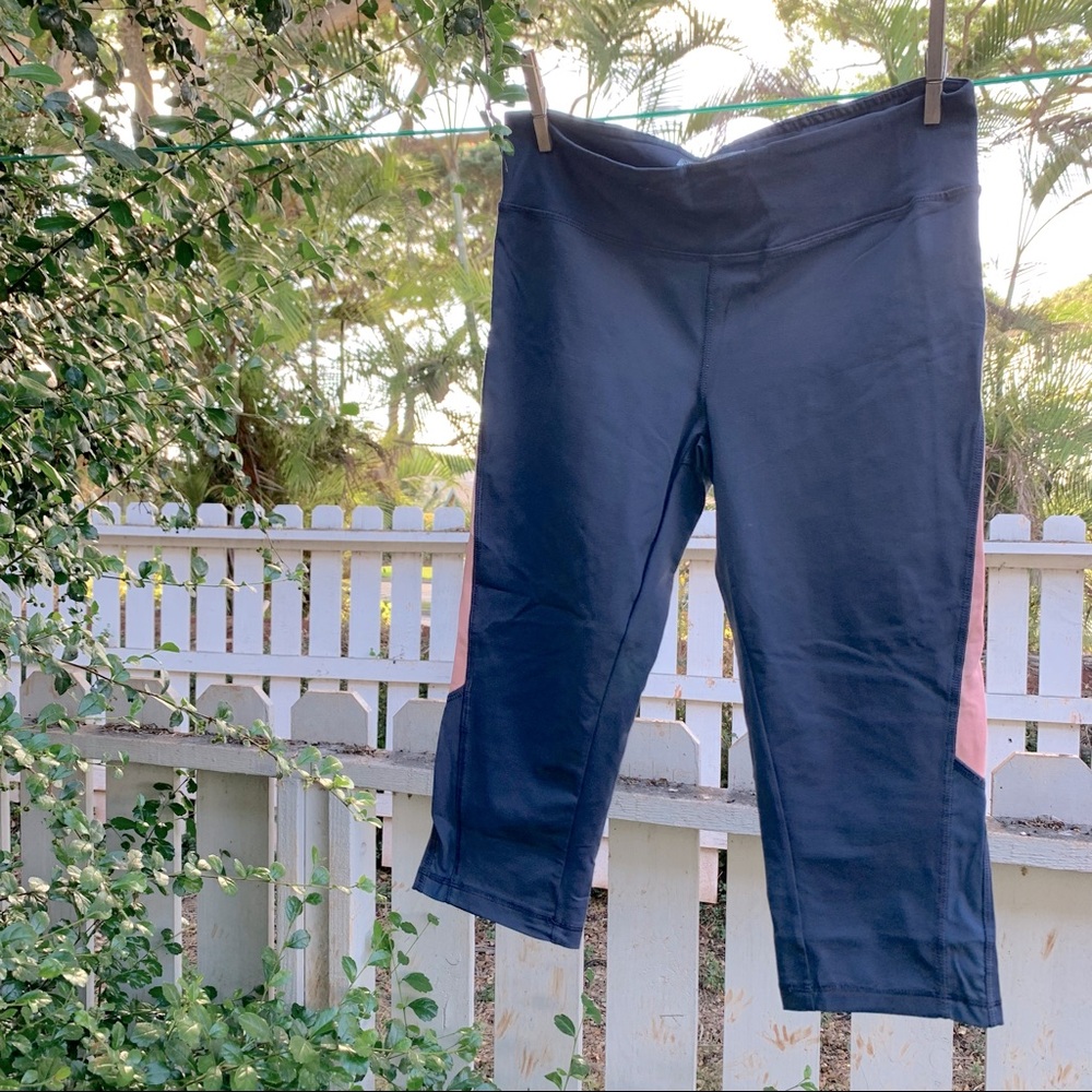 Forever 21 gray workout capris 🤍